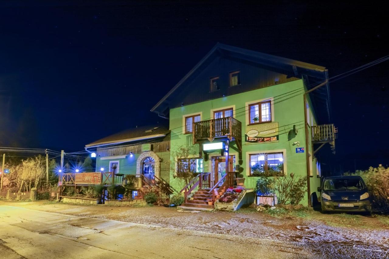Zajazd Karlow Restauracja & Pokoje Goscinne 외부 사진