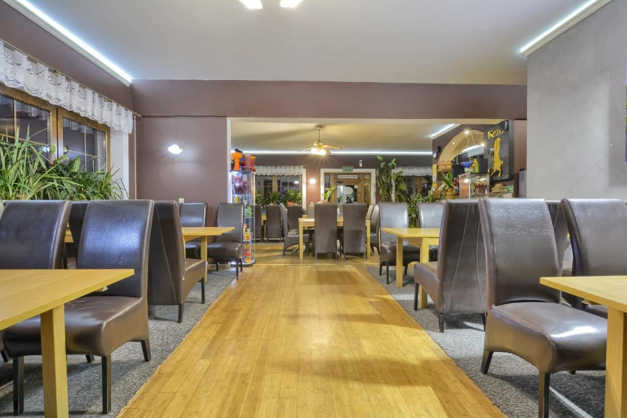 Zajazd Karlow Restauracja & Pokoje Goscinne 외부 사진